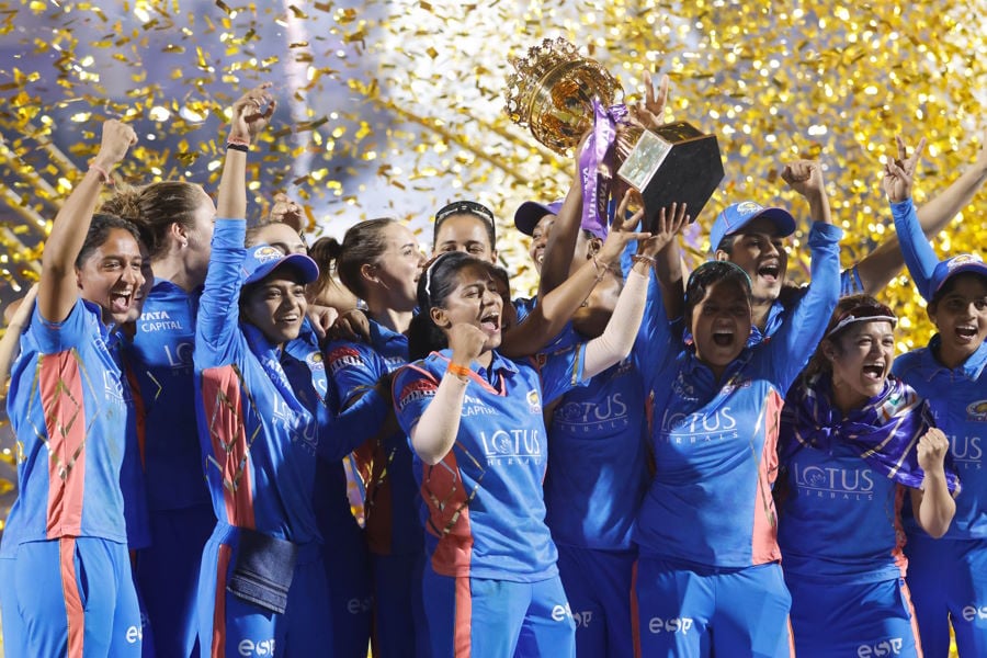 WPL Final 2023 Mumbai Indians beat Delhi Capitals by 7Wkts to win